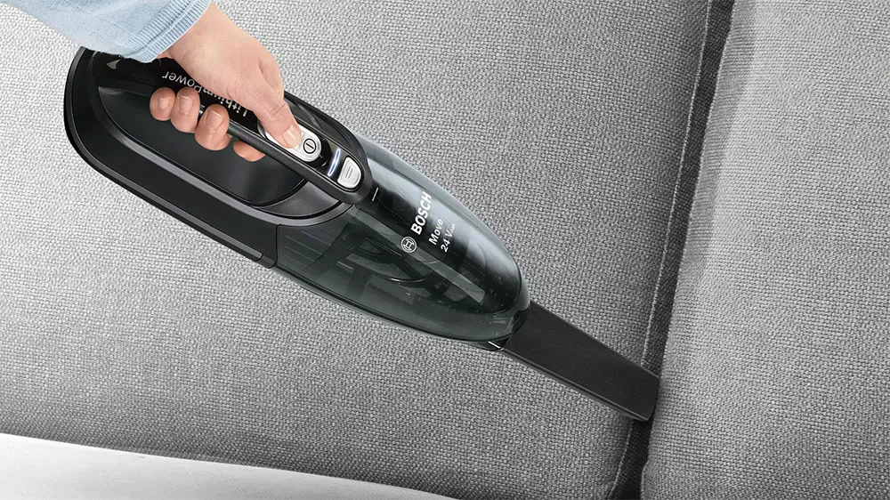 Vysávání pohovky vysavačem BOSCH BHN24L_03