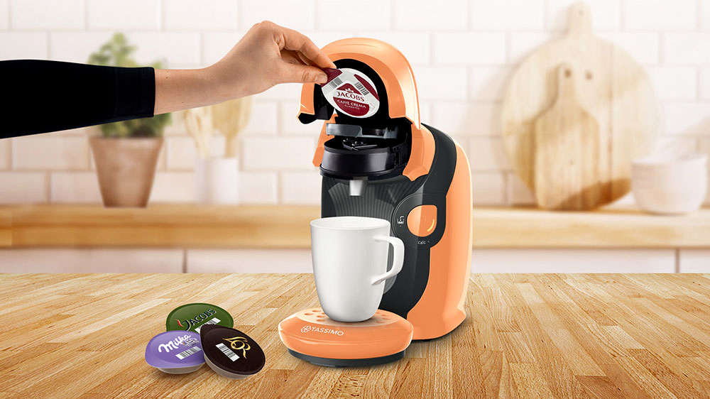 Vkládání kapsle do kávovar Bosch TASSIMO Style TAS1106, broskvový_03