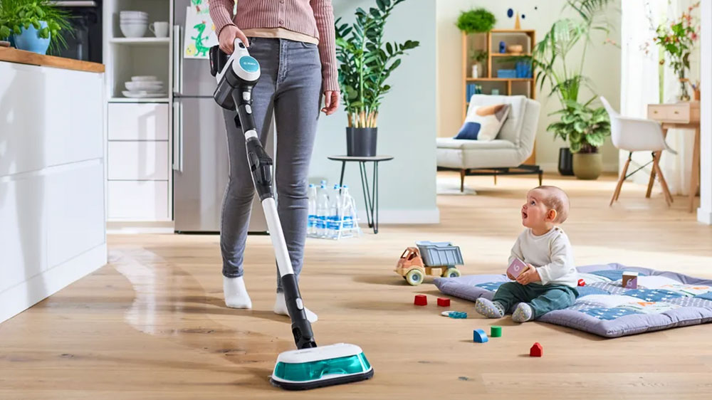 Úklid s tyčovým vysavačem Bosch BCS71HYG3_02