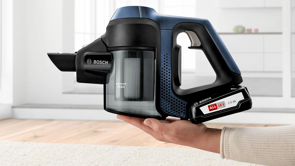 Úklid s tyčovým aku vysavačem Bosch BCS611P4A_03