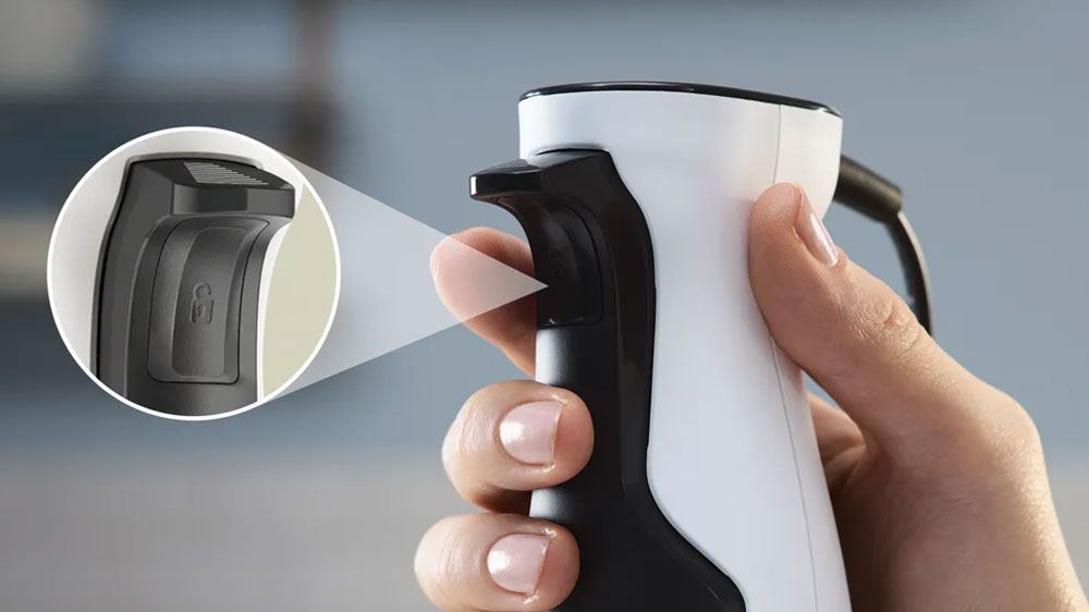 Ergonomická rukojeť a pákovým ovládáním tyčového mixéru Bosch MSM4W410 v detailu_03