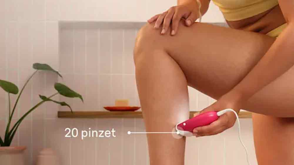 Žena použ&iacute;v&aacute; d&aacute;msk&yacute; epil&aacute;tor Braun Silk-&eacute;pil 3 3-202_02