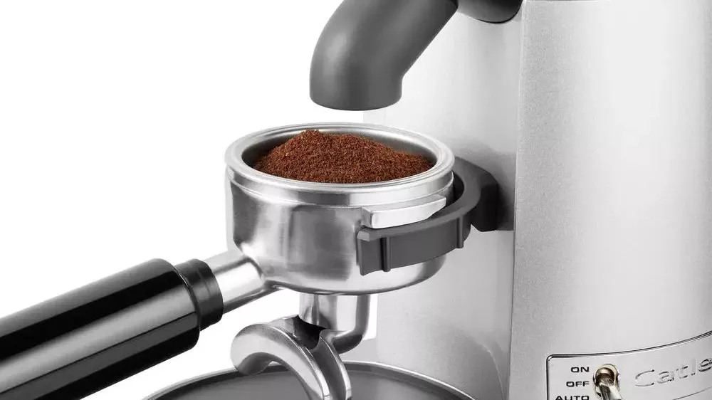 Automatick&yacute; ml&yacute;nek na k&aacute;vu Catler CG 8011 s namletou k&aacute;vou_02