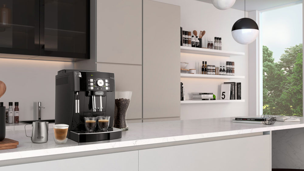 Plnoautomatický kávovar DeLonghi ECAM 21.117 B v kuchyni_02