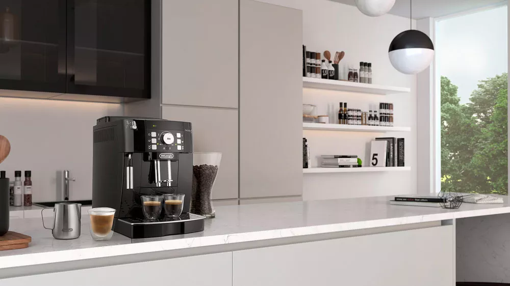 Plnoautomatický kávovar DeLonghi ECAM 21.117 B v kuchyni_02