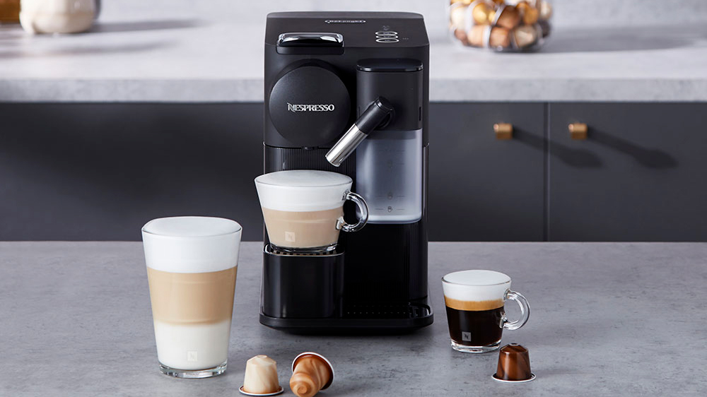 Kávovar na kapsle De Longhi EN510.B s kávou a kaplsemi_02