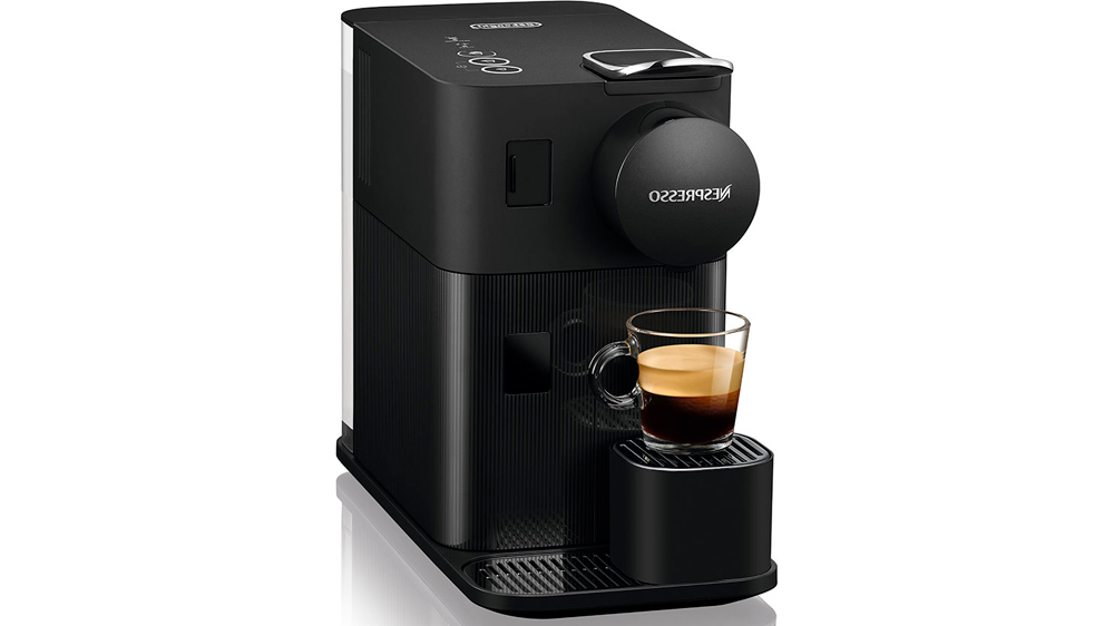Kávovar na kapsle De Longhi EN510.B s kávou_03