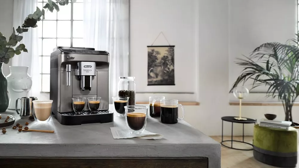 Plnoautomatick&yacute; k&aacute;vovar ESPRESSO DE'LONGHI ECAM290.42.TB v kuchyni_04