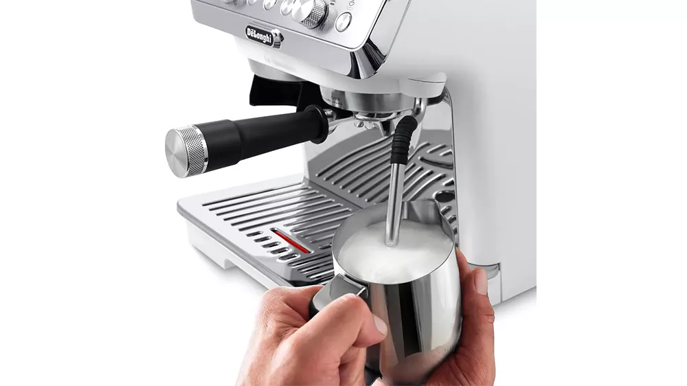 P&aacute;kov&eacute; espresso DE&acute;LONGHI EC9155.W napěňovač ml&eacute;ka_03