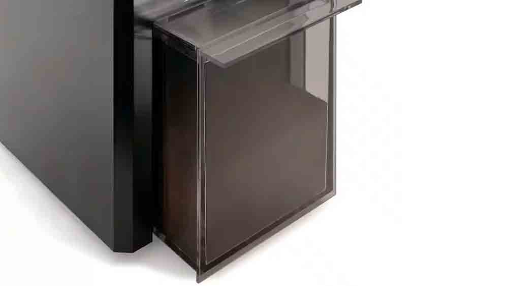 K&aacute;voml&yacute;nek De'Longhi KG79 čern&yacute; pohled na z&aacute;sobn&iacute;k na mletou k&aacute;vu