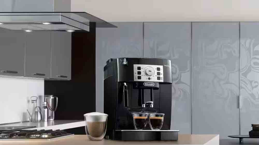 Automatick&yacute; k&aacute;vovar De'Longhi ECAM 22.112.B umiestnen&yacute; v interi&eacute;ri_2