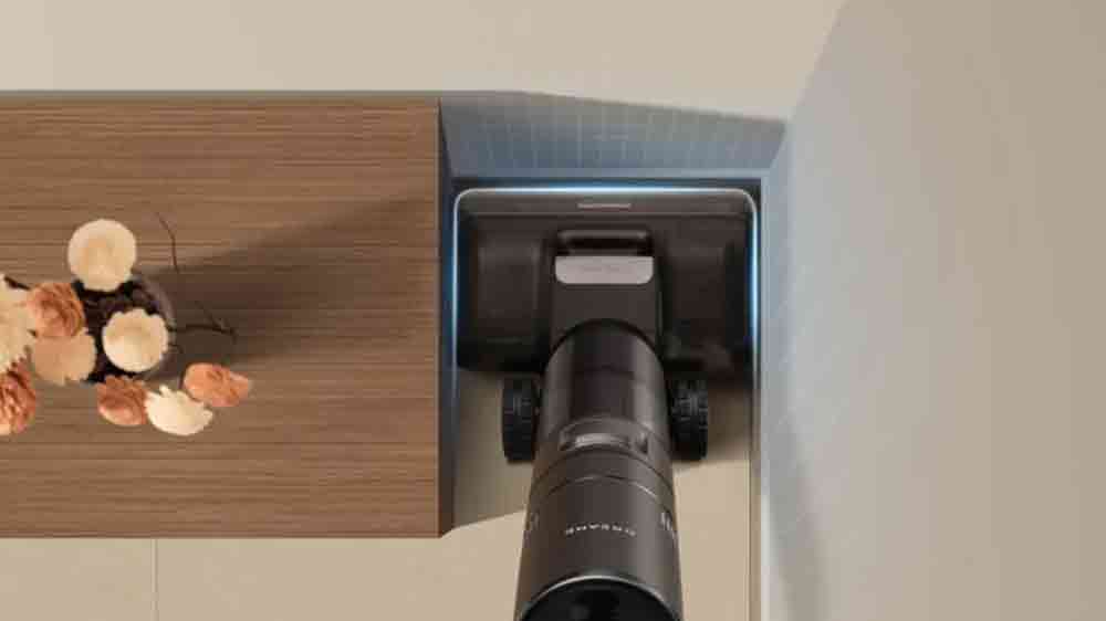 Tyčový vysavač Dreame H15 Pro uklízí v úzké mezeře_03