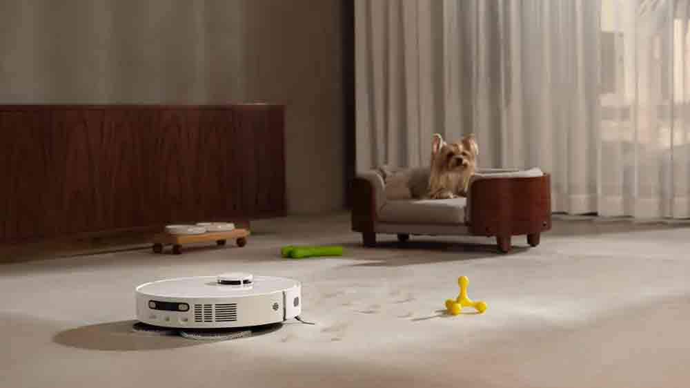 Robotický vysavač Dreame L40 Ultra AE uklízí před pelíškem s pejskem_06