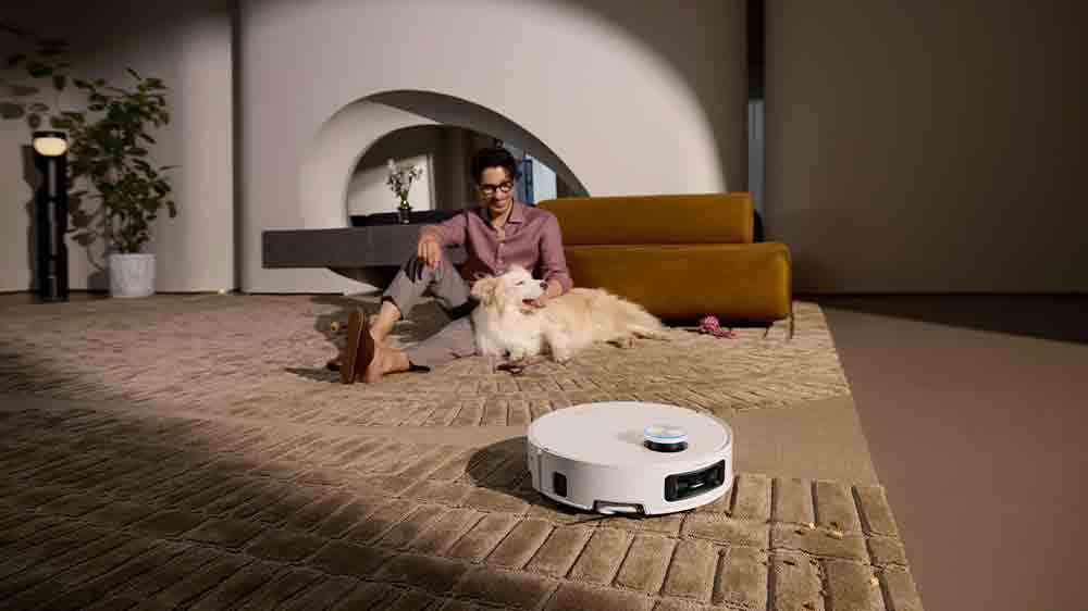 Robotický vysavač Dreame Aqua10 Ultra Roller Complete vysává koberec_04