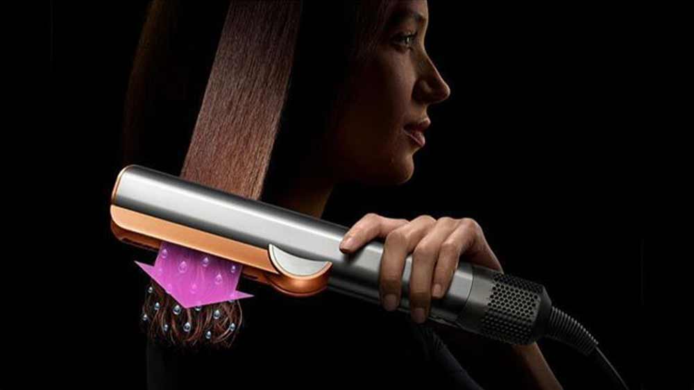 Vizualizácia narovnávania vlasov pomocou žehličky na vlasy Dyson Airstrait HT01_03