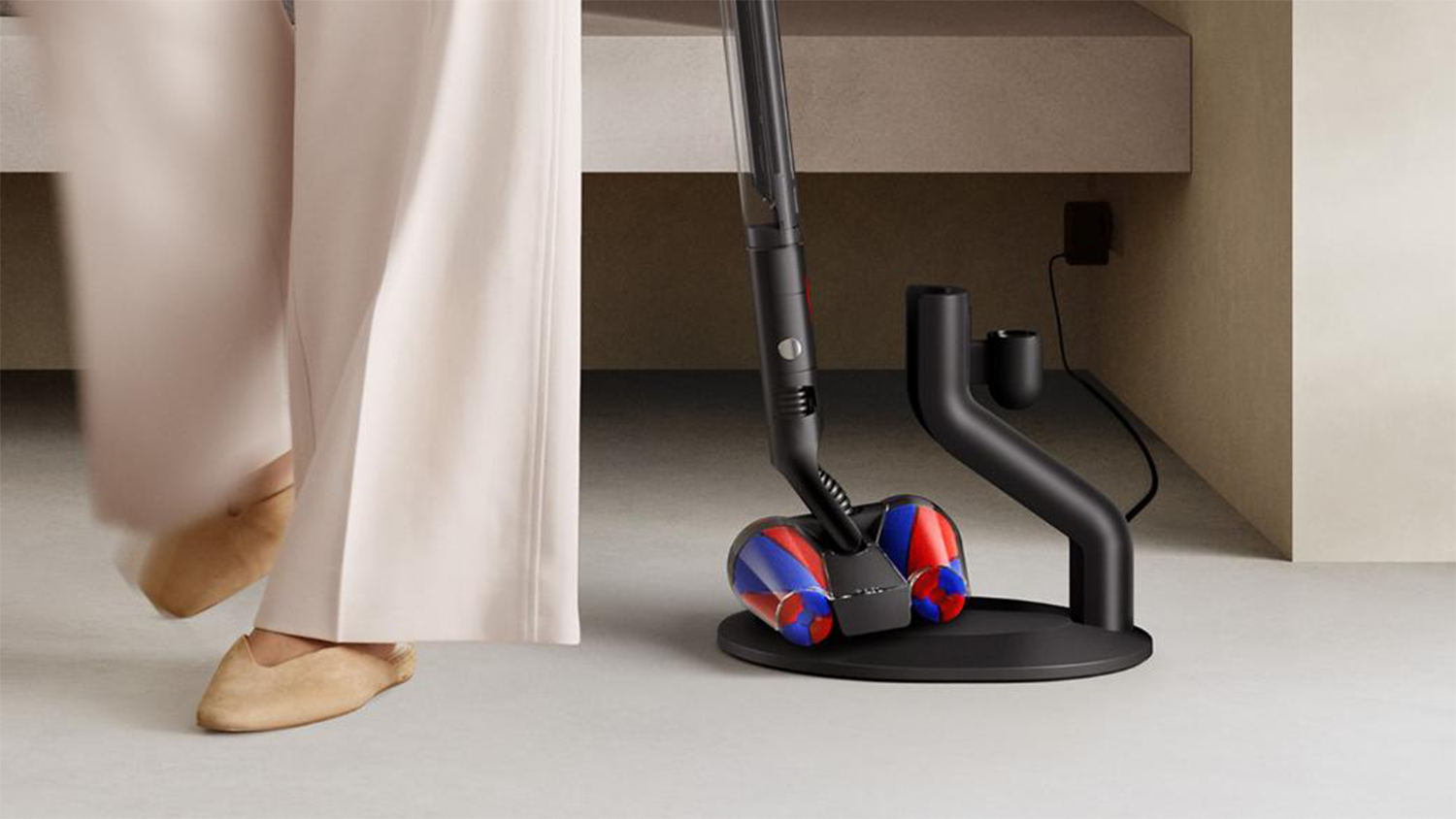 Dyson PencilVac Fluffycones vysávač v magnetickej nabíjacej stanici