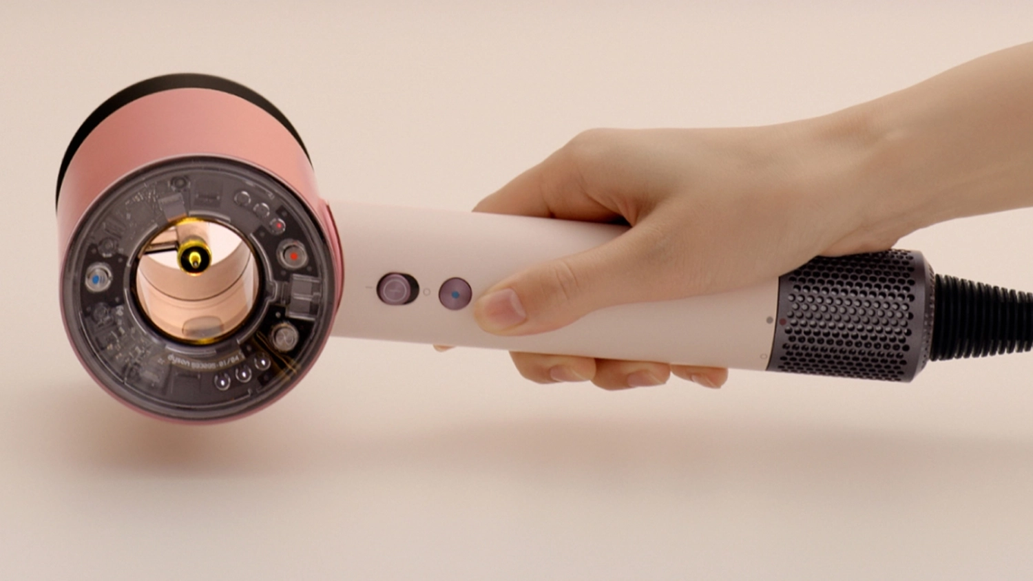 Použ&iacute;vanie f&eacute;nu Dyson Supersonic Nural HD16 T1/T2 Ceramic Pink/Rose Gold
