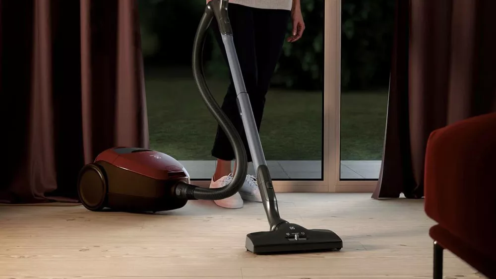 Vys&aacute;v&aacute;n&iacute; s&aacute;čkov&yacute;m vysavačem Electrolux Pure D8 PD82-ANIMA_02