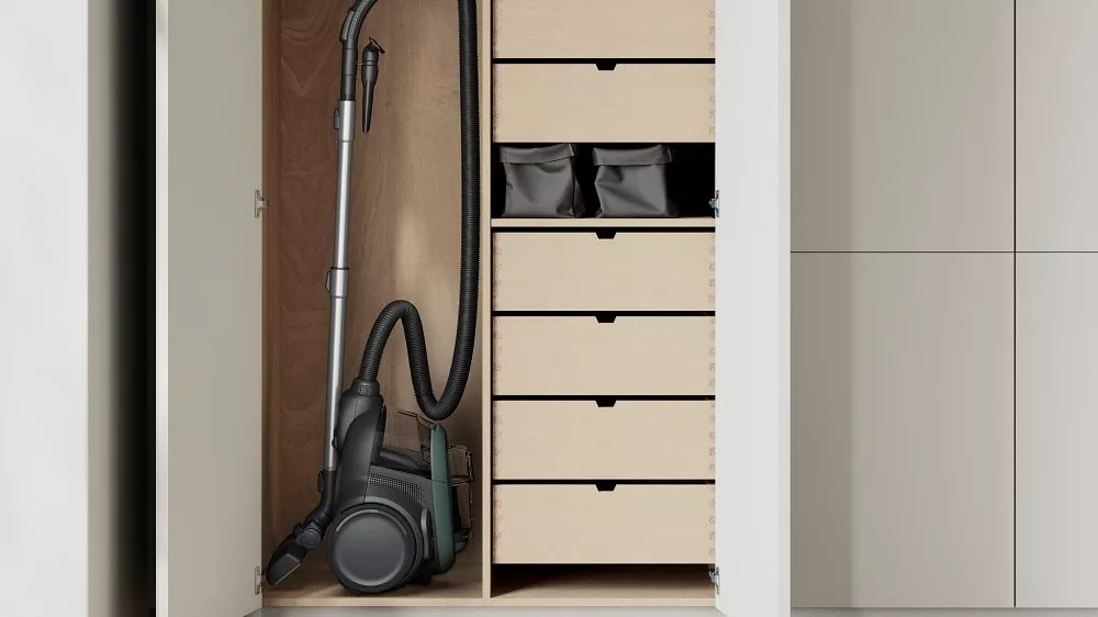 Bezsáčkový vysavač ELECTROLUX EL61C2OG uložený ve skříni_03