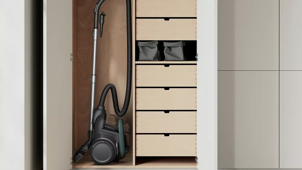 Bezsáčkový vysavač ELECTROLUX EL61C2OG v úložném prostoru_05