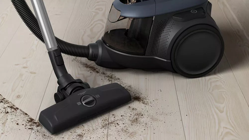 Vysávání nečistot BEZSÁČKOVÝM VYSAVAČEM ELECTROLUX EL61C3DB_02