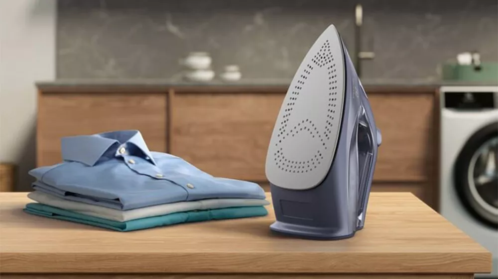 Napařovac&iacute; žehlička Electrolux REFINE 600 E6SI1-4MN