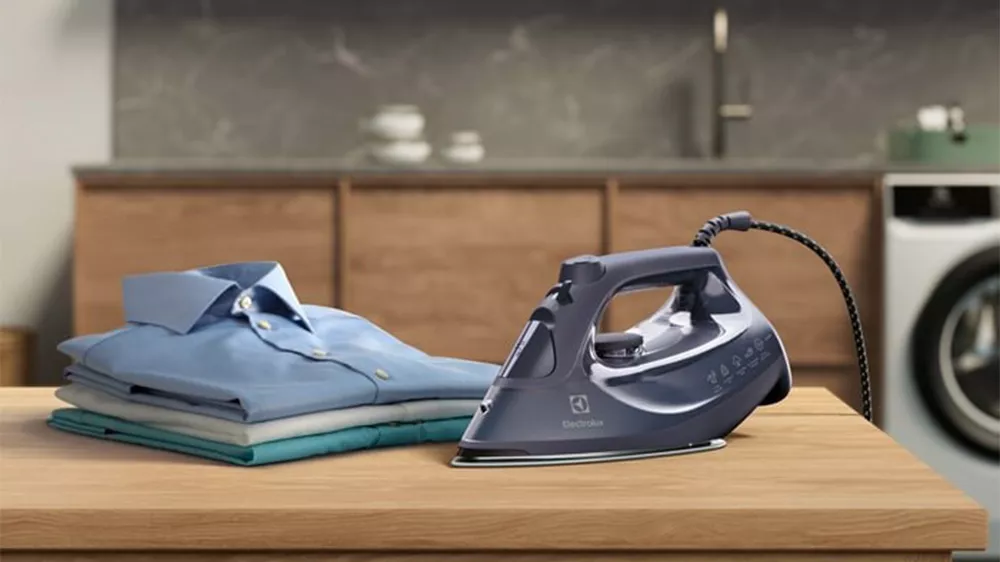 Napařovac&iacute; žehlička Electrolux REFINE 600 E6SI1-4MN
