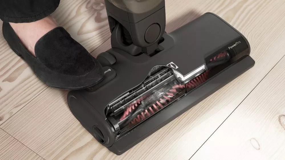 Tyčový vysavač Electrolux ES52HB25SH turbokartáč_04