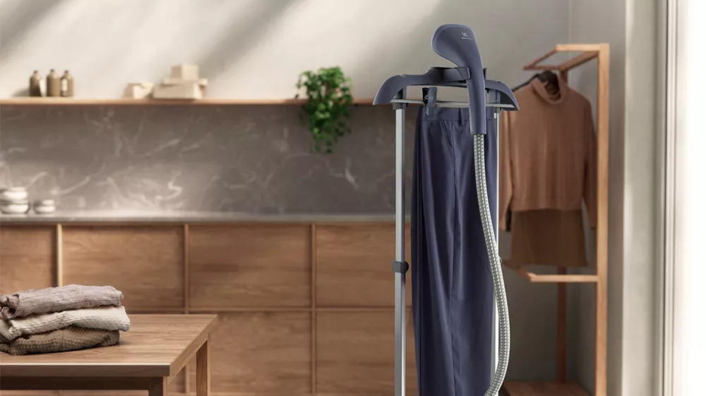 Napařovač oděvů Electrolux Delicate 7000 (E7US1-4MN)