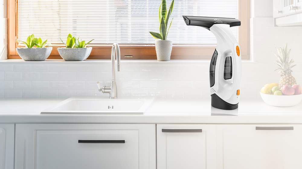 Čistič oken ETA Finestro 3262 90000 b&iacute;l&yacute; v kuchyni_02