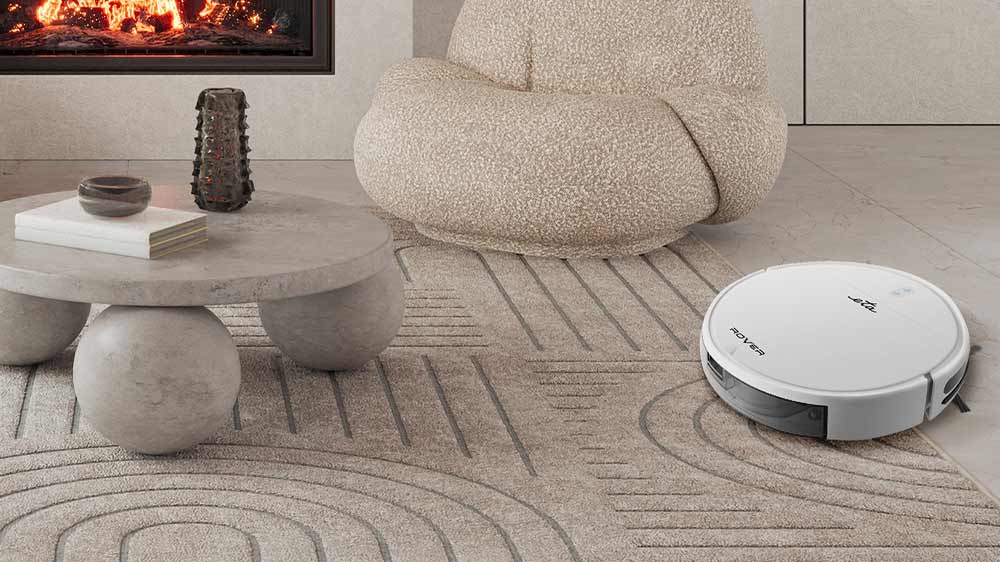 Robotický vysavač ETA Rover 1248 90000 bílý vysávající podlahu v obývacím pokoji s kusovým kobercem na podlaze_02