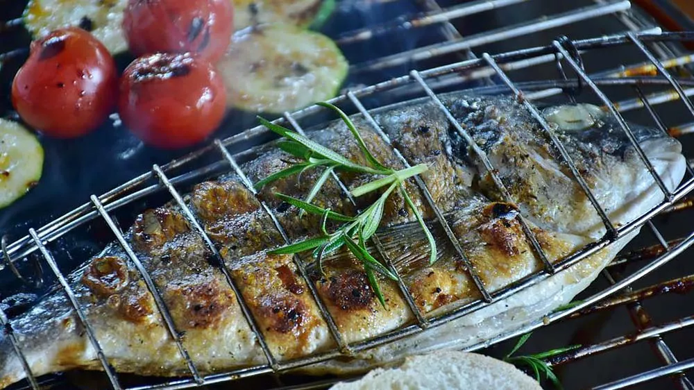 Ryba na grilu obložená zeleninou_02