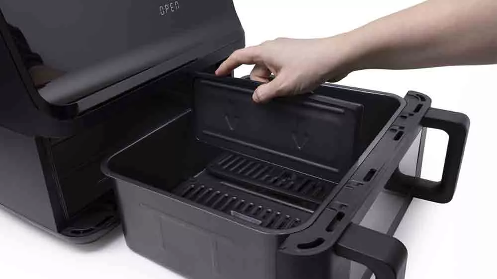 Teplovzdušná fritéza Gorenje AF2700BP má vonkajšiu vyberateľnú prepážku_03