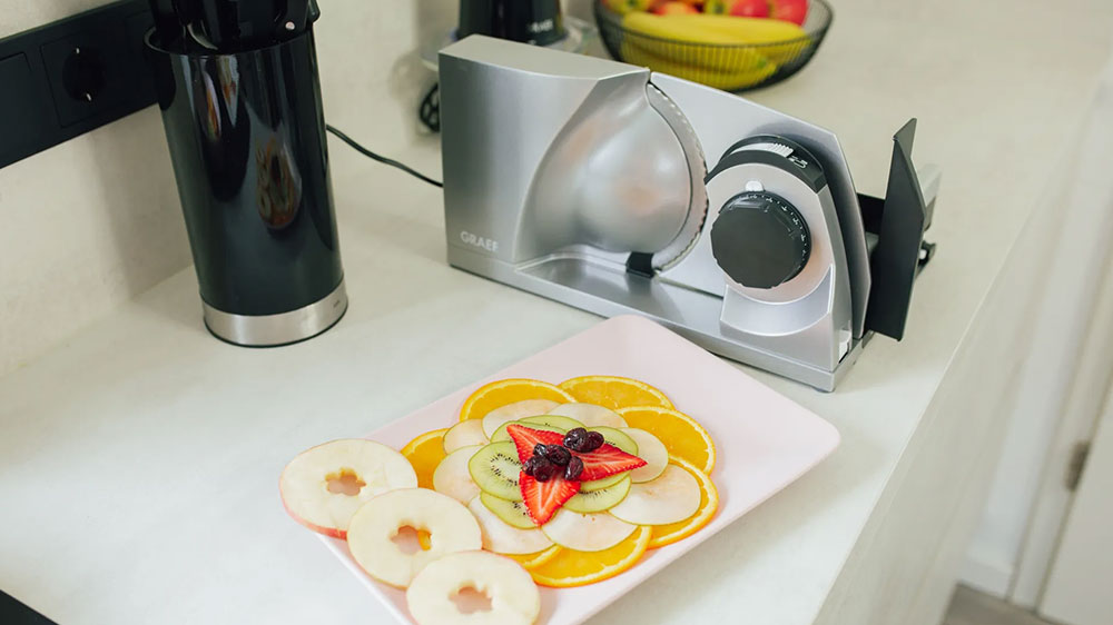 Nakrájené potraviny s elektrickým kráječem GRAEF MT 1000_02