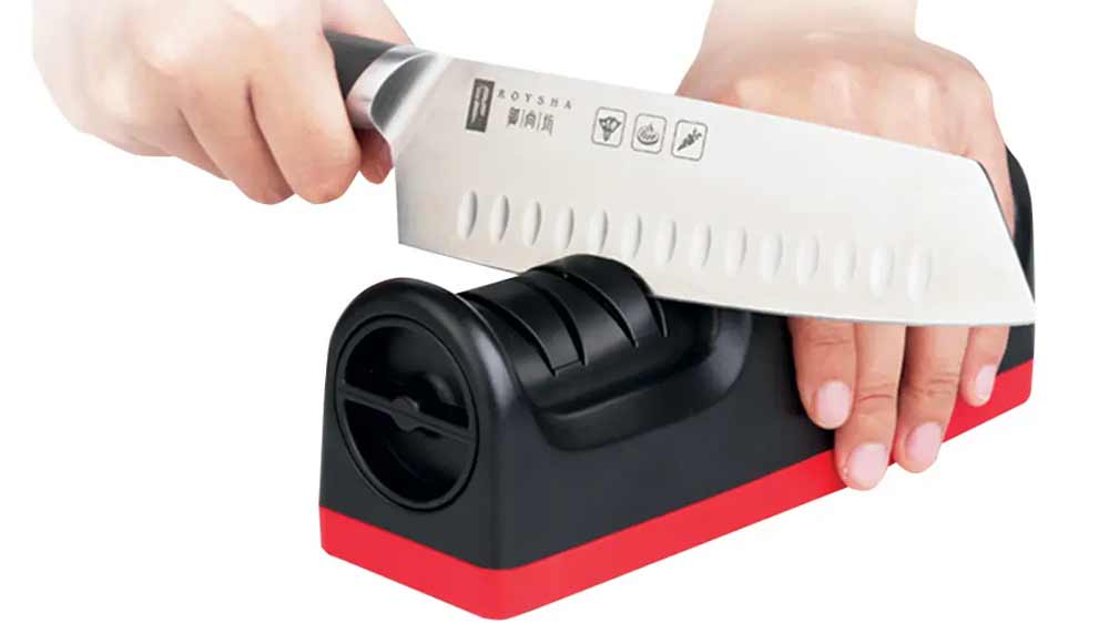 Elektrická brúska nožov Guzzanti GZ 009 pri práci_02