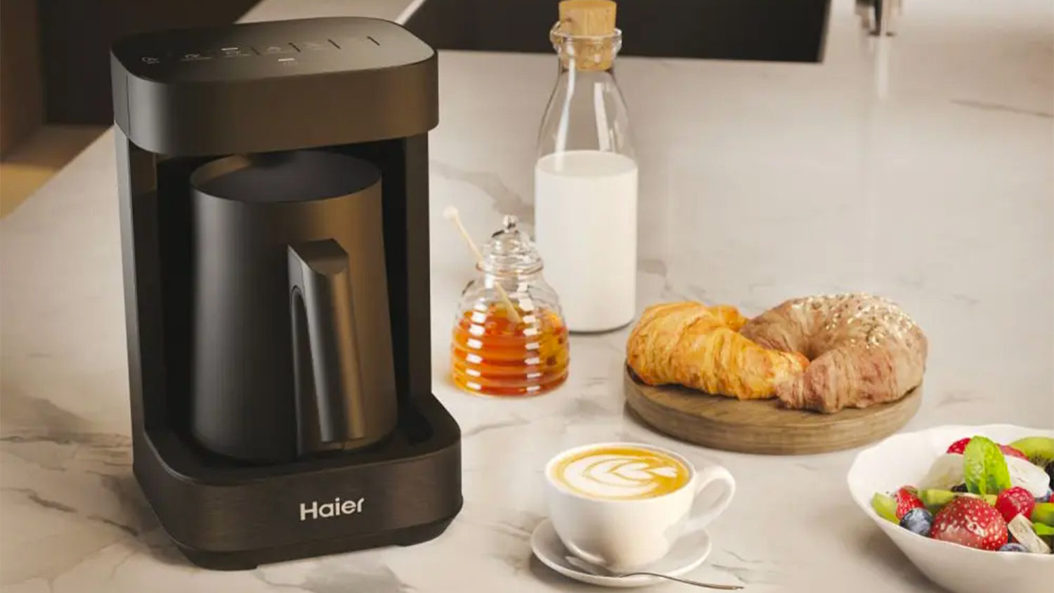 Multifunkčn&iacute; př&iacute;prava n&aacute;pojů Haier Multi Beverage I-Master Series 5 HMB5A-011 black při př&iacute;pravě rostlinn&eacute;ho ml&eacute;ka