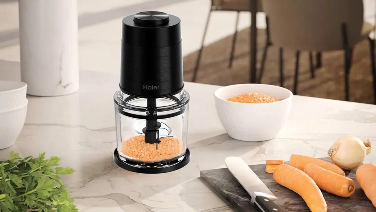 Př&iacute;prava mrkve v sek&aacute;čku Haier HCH5B1/1 01 I-Master Series 5