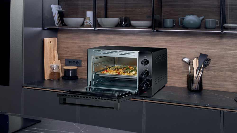 Mini trouba Hisense HOM30M v kuchyni_02