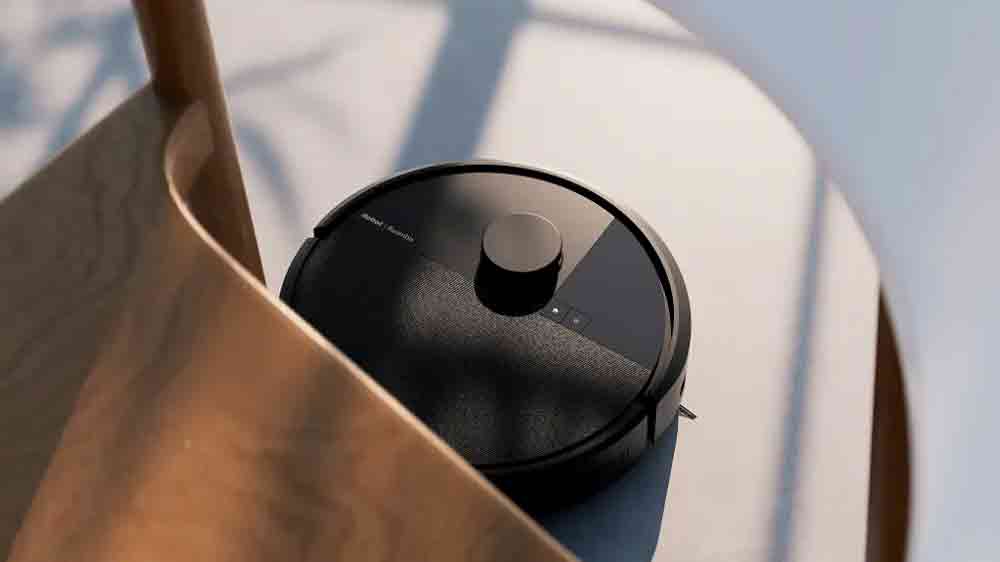 Robotický vysavač 2v1 iRobot Roomba Plus 505 Combo při úklidu pod nábytkem_02