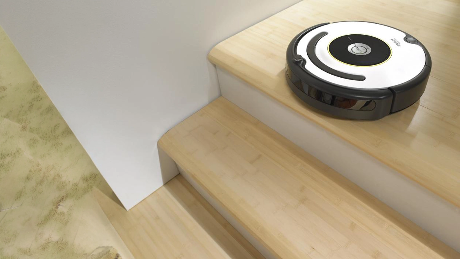Vysavač Roomba 620&nbsp;vys&aacute;v&aacute; na schodech