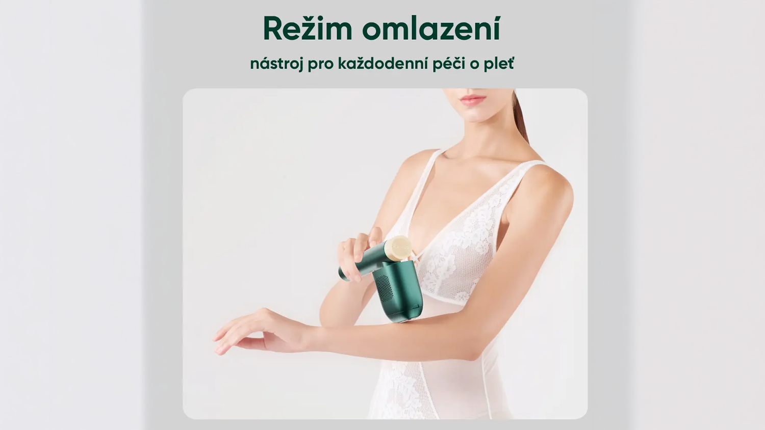 Žena ošetřující kůži pomocí IPL epilátoru Jovs JR5B Venus Pro II