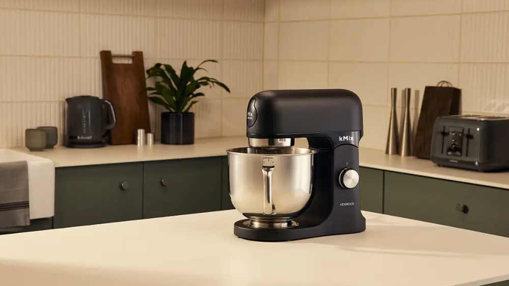 Kuchyňský robot Kenwood kMix KMX751ABK na kuchyňské lince_02