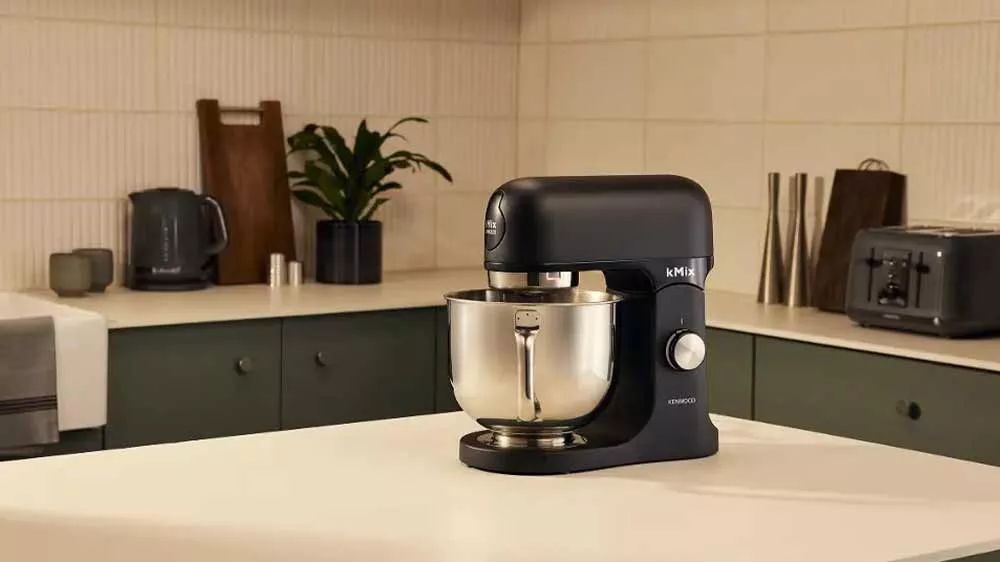 Kuchynský robot Kenwood kMix KMX751ABK na kuchynskej linke_02