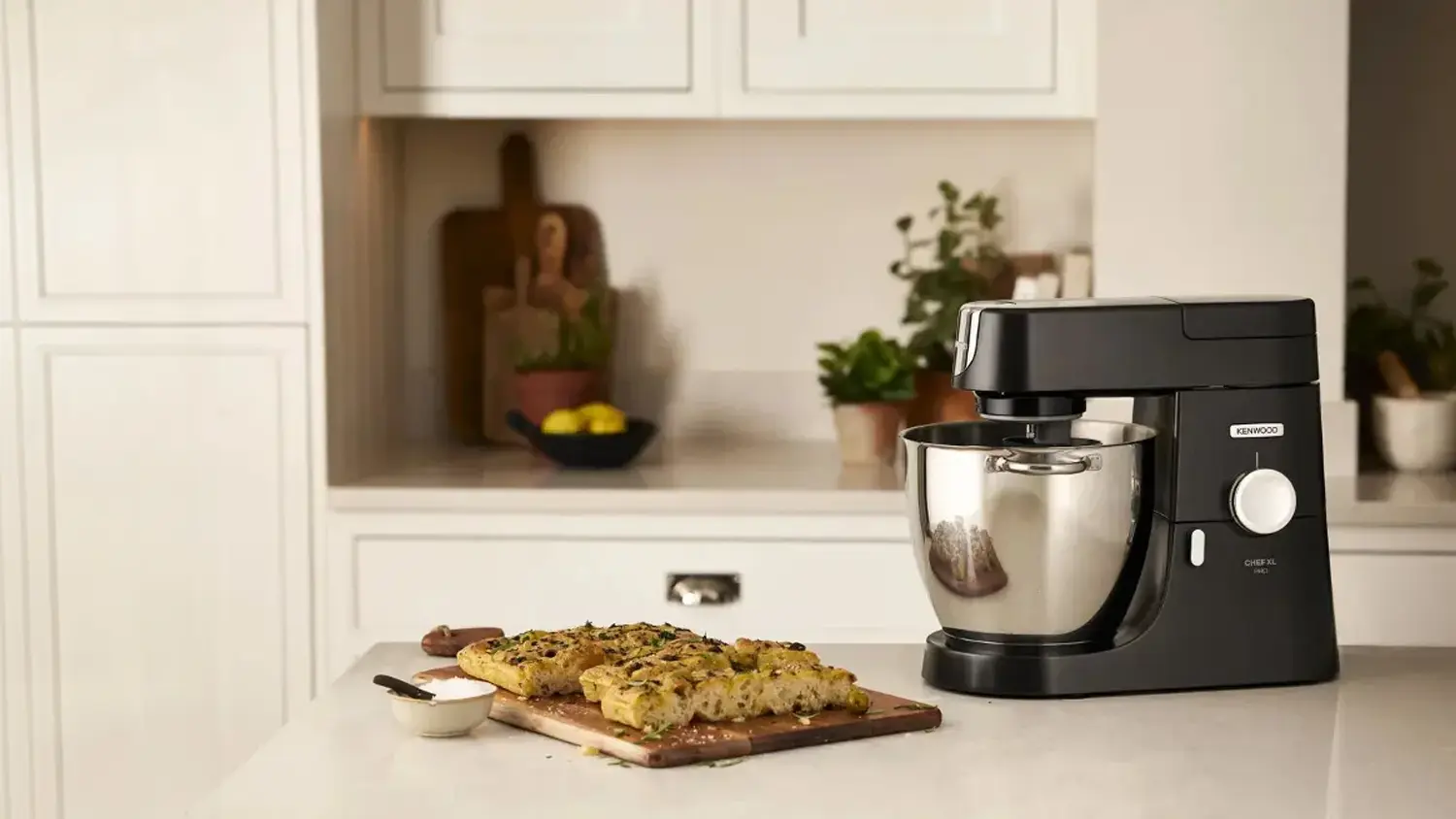 Kuchynsk&yacute; robot Kenwood Chef XL Pro KVL87.003 na kuchynskej linke