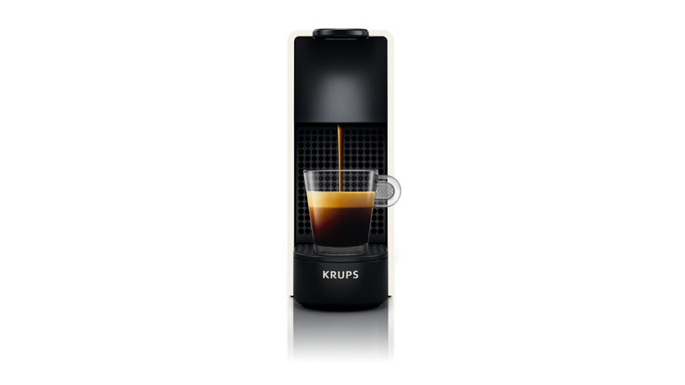 Bílý kávovar na kapsle Krups XN110110 Essenza Mini s kávou_02