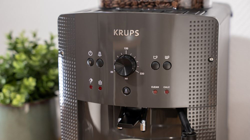 Automatický kávovar KRUPS ESSENTIAL EA810B70 s automatickým čištěním_03