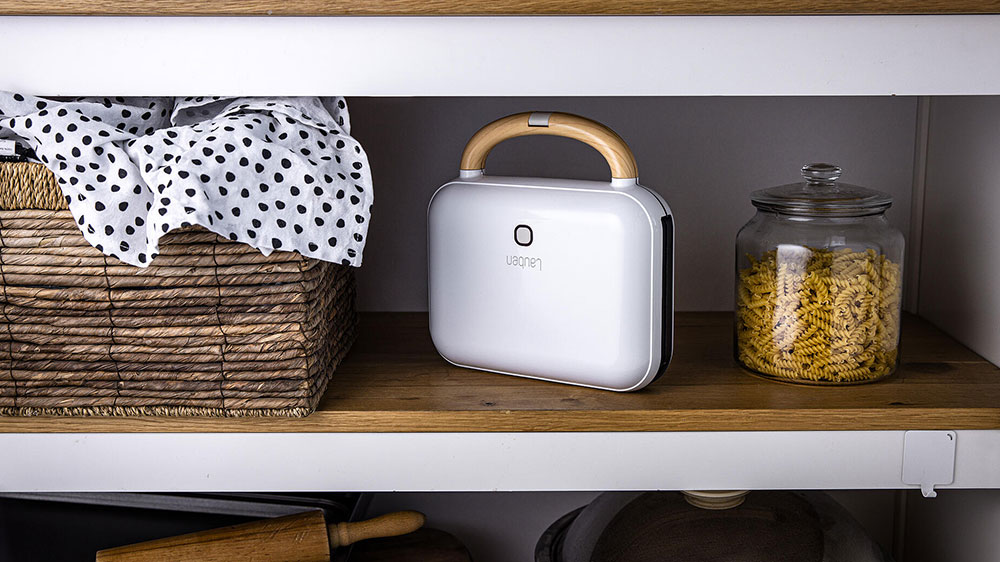 vertikální uložení toustovače 3v1 Lauben ve spíži_03