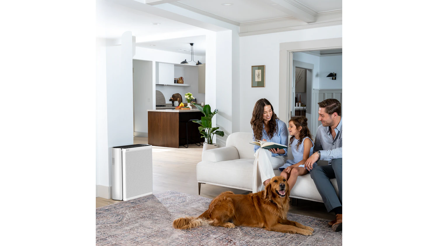 Čistička vzduchu Levoit EverestAir SMART u postele se sp&iacute;c&iacute; ženou