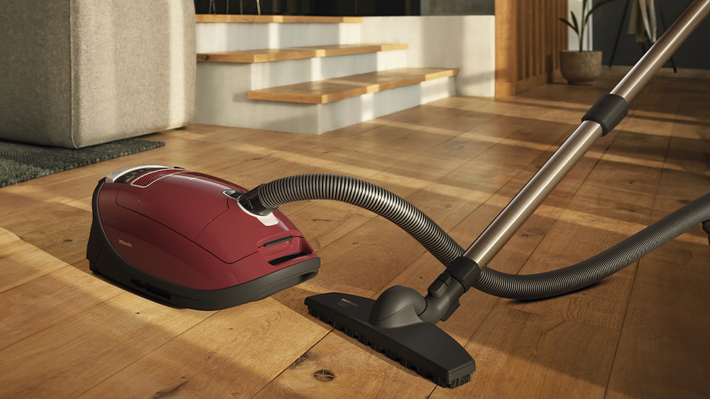 Podlahový vysavač Miele Complete C3 125 Gala Edition