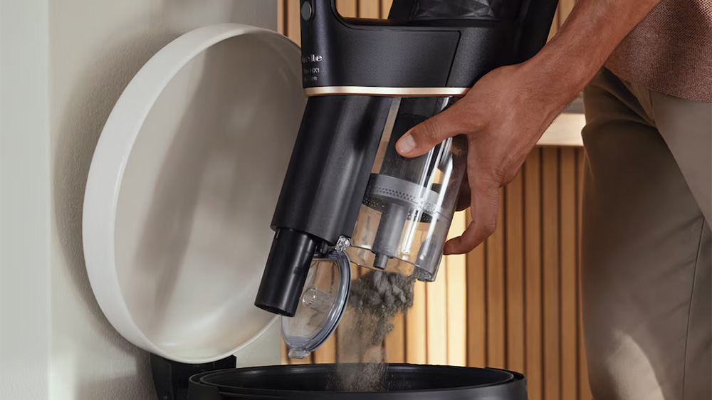 Tyčov&yacute; Aku vysavač